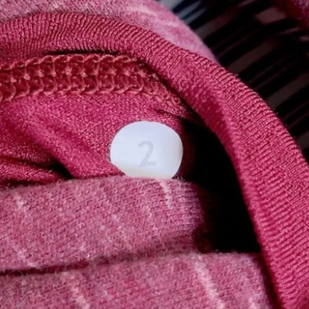 LULULEMON | FIND YOUR CENTRE WRAP IN RUST BERRY - Picture 16 of 16